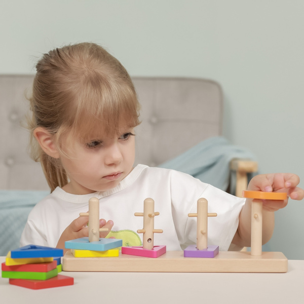 Drewniane klocki z sorterem kształtów Montessori